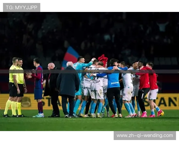 南安普顿俱乐部英超球衣风格及主客场版本 南安普顿俱乐部英超球衣风格及主客场版本